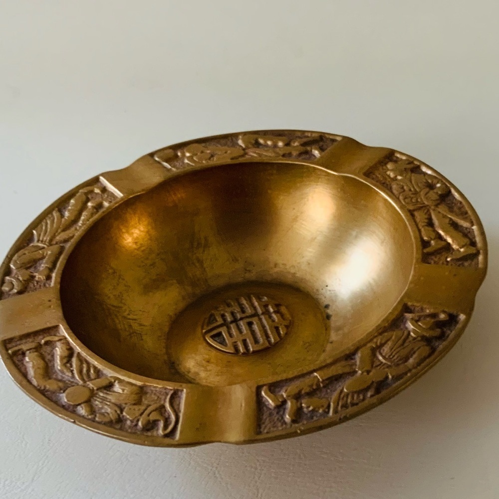 Metal ashtray